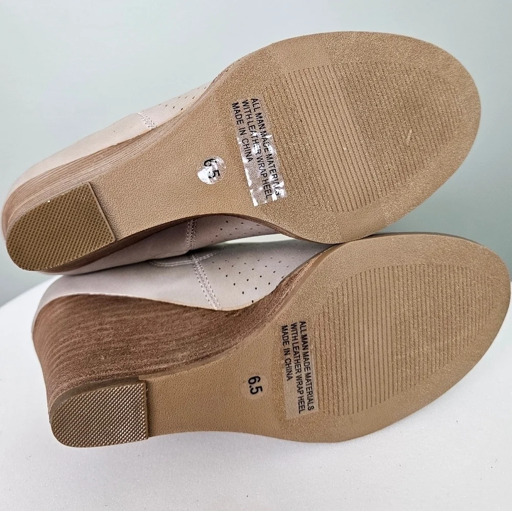 NEW Women's DV by Dolce Vita GERDY Bootie Cream Beige